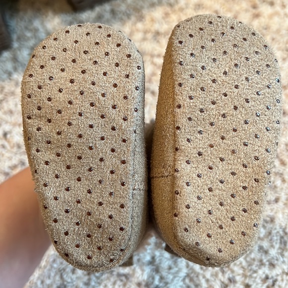 NWOT Carter’s brand baby boots size 3-6 months - Picture 2 of 2